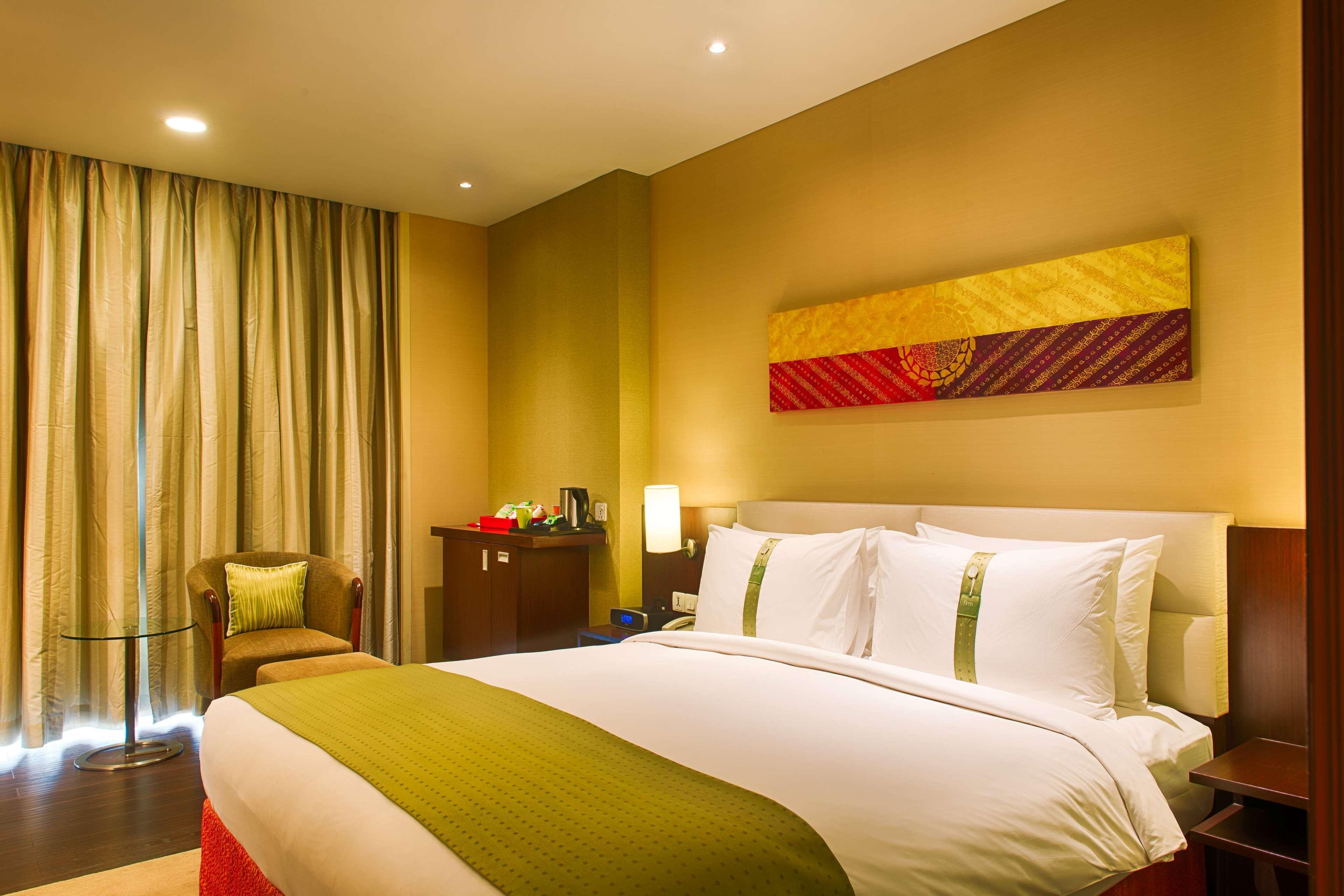 Ramada Plaza By Wyndham Pune Hinjewadi Dapuri Exterior photo