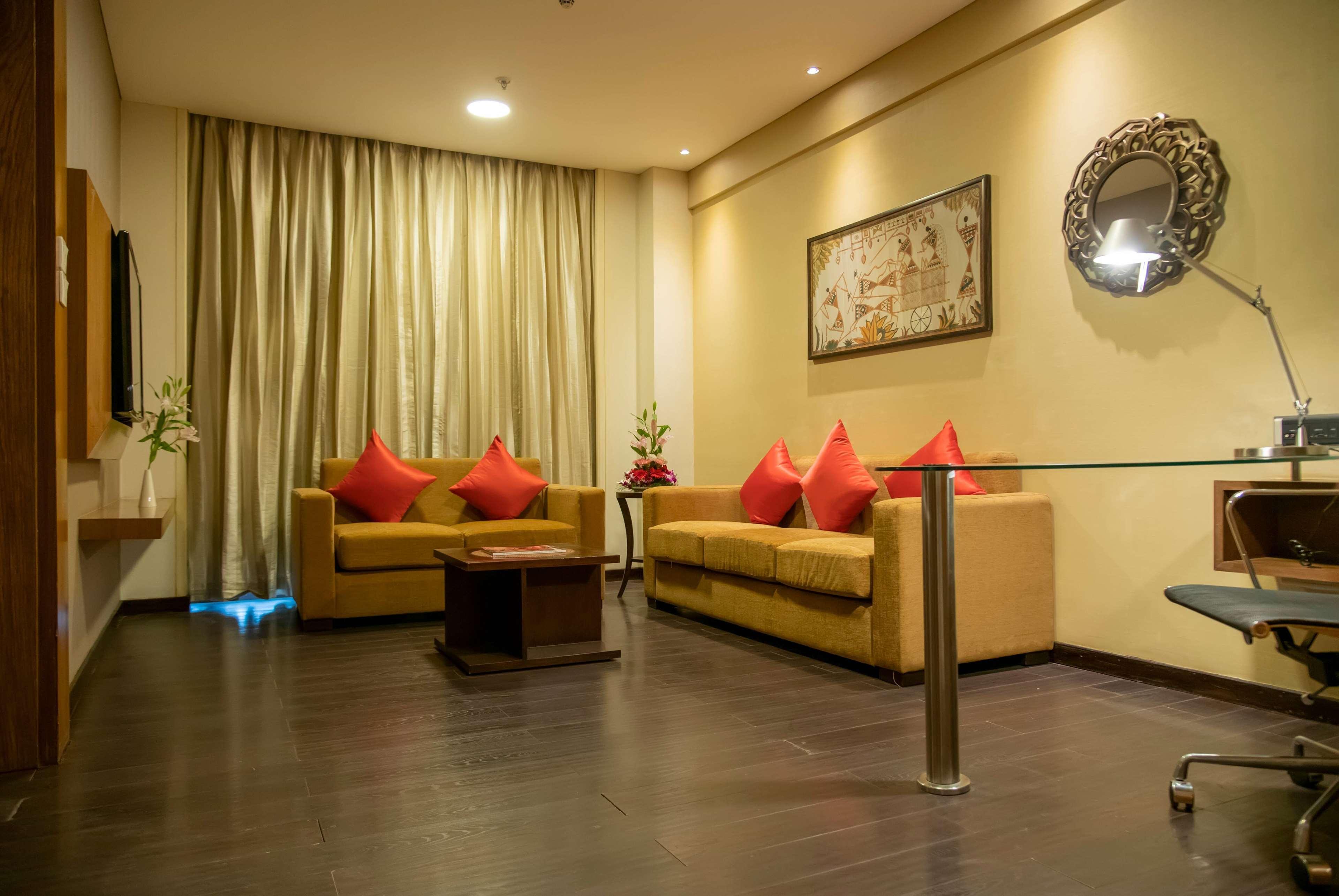 Ramada Plaza By Wyndham Pune Hinjewadi Dapuri Exterior photo