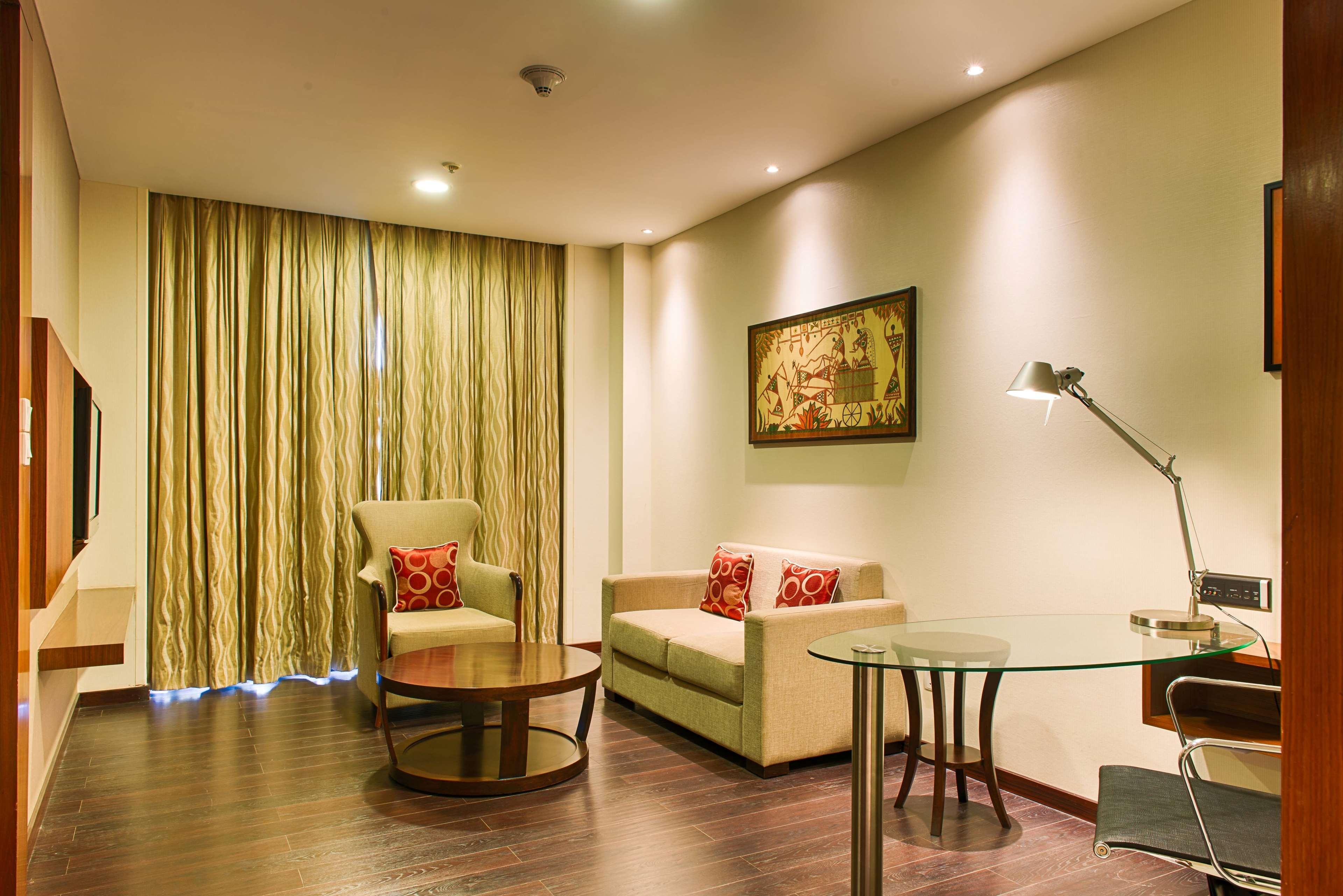 Ramada Plaza By Wyndham Pune Hinjewadi Dapuri Exterior photo