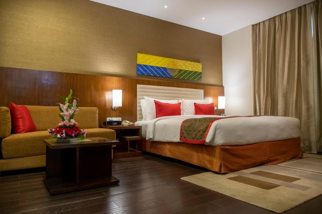 Ramada Plaza By Wyndham Pune Hinjewadi Dapuri Exterior photo