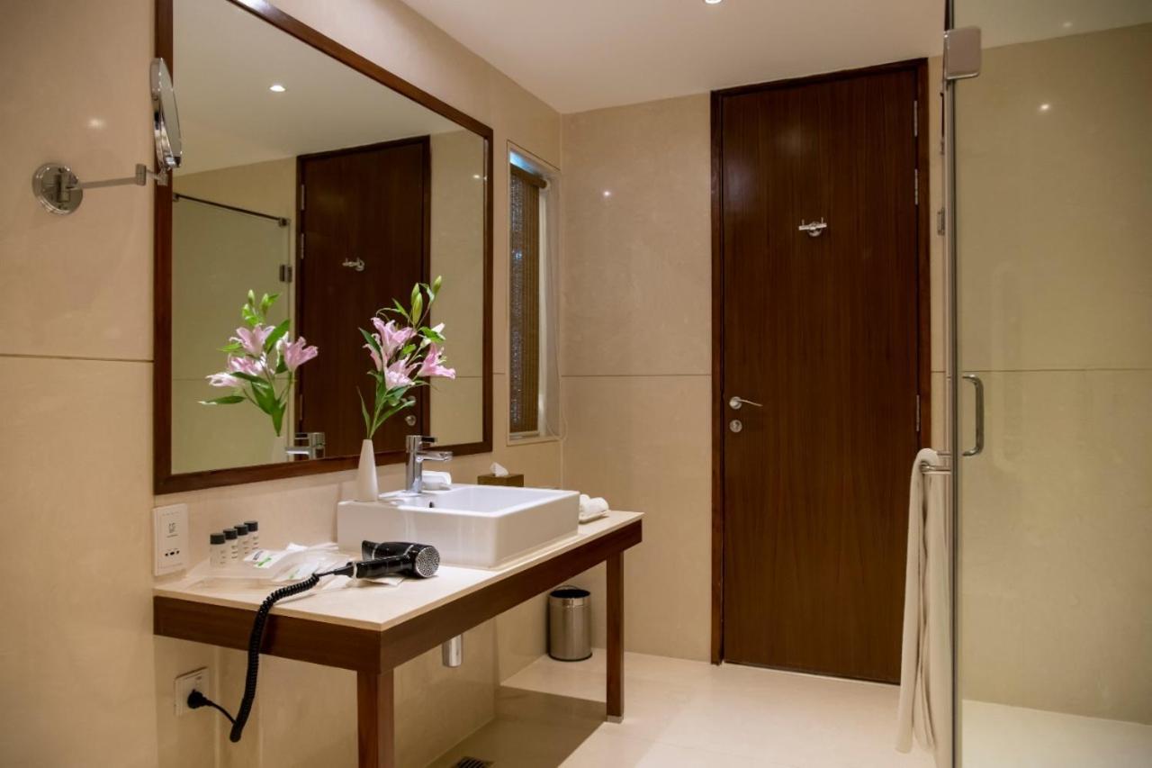 Ramada Plaza By Wyndham Pune Hinjewadi Dapuri Exterior photo