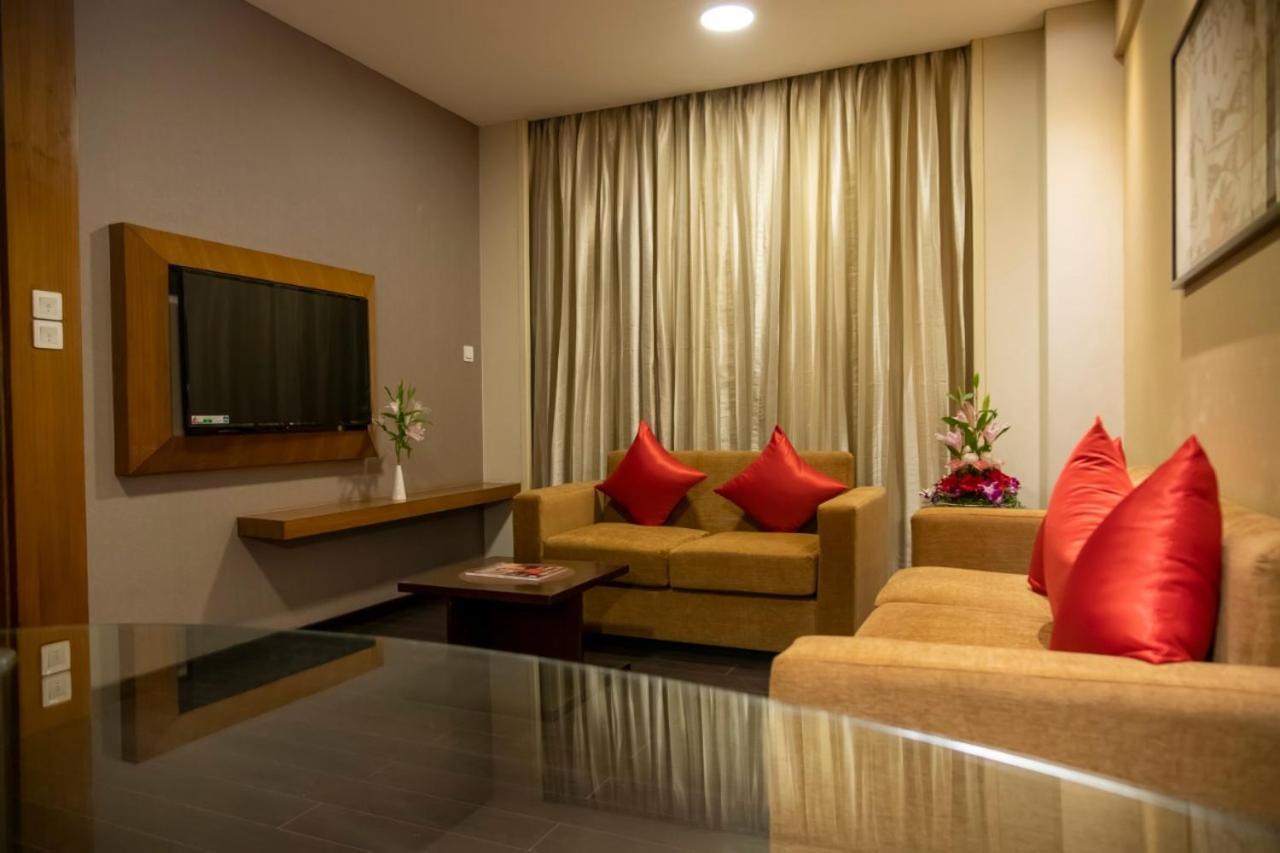 Ramada Plaza By Wyndham Pune Hinjewadi Dapuri Exterior photo