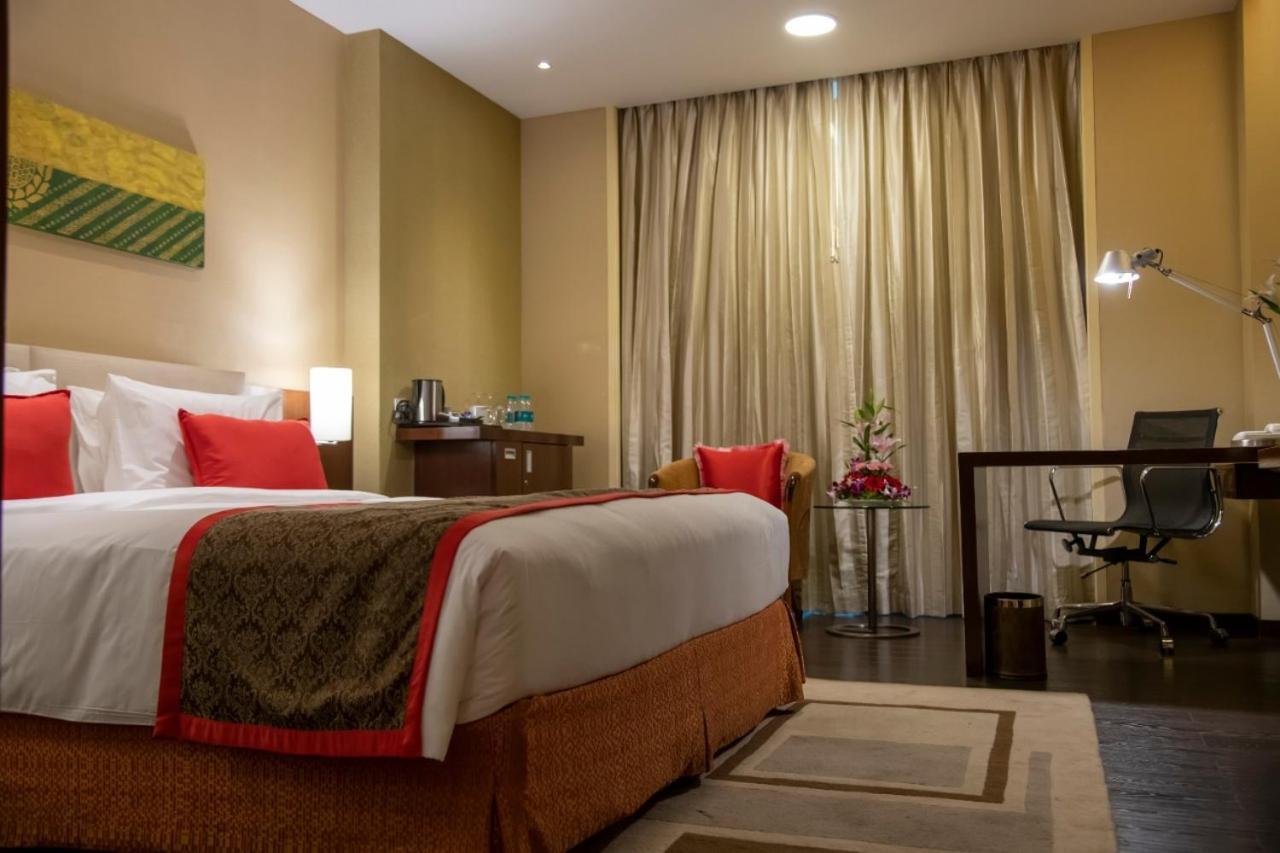 Ramada Plaza By Wyndham Pune Hinjewadi Dapuri Exterior photo