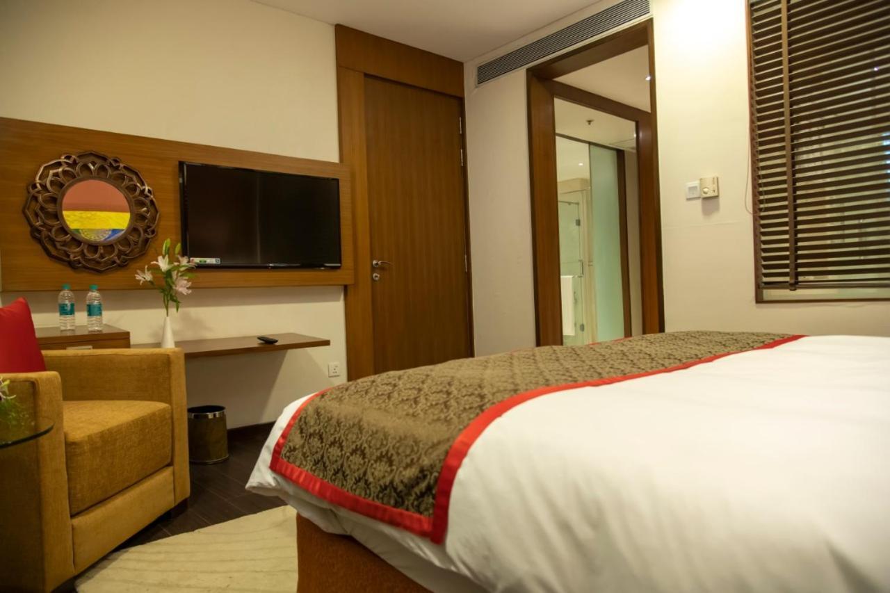 Ramada Plaza By Wyndham Pune Hinjewadi Dapuri Exterior photo